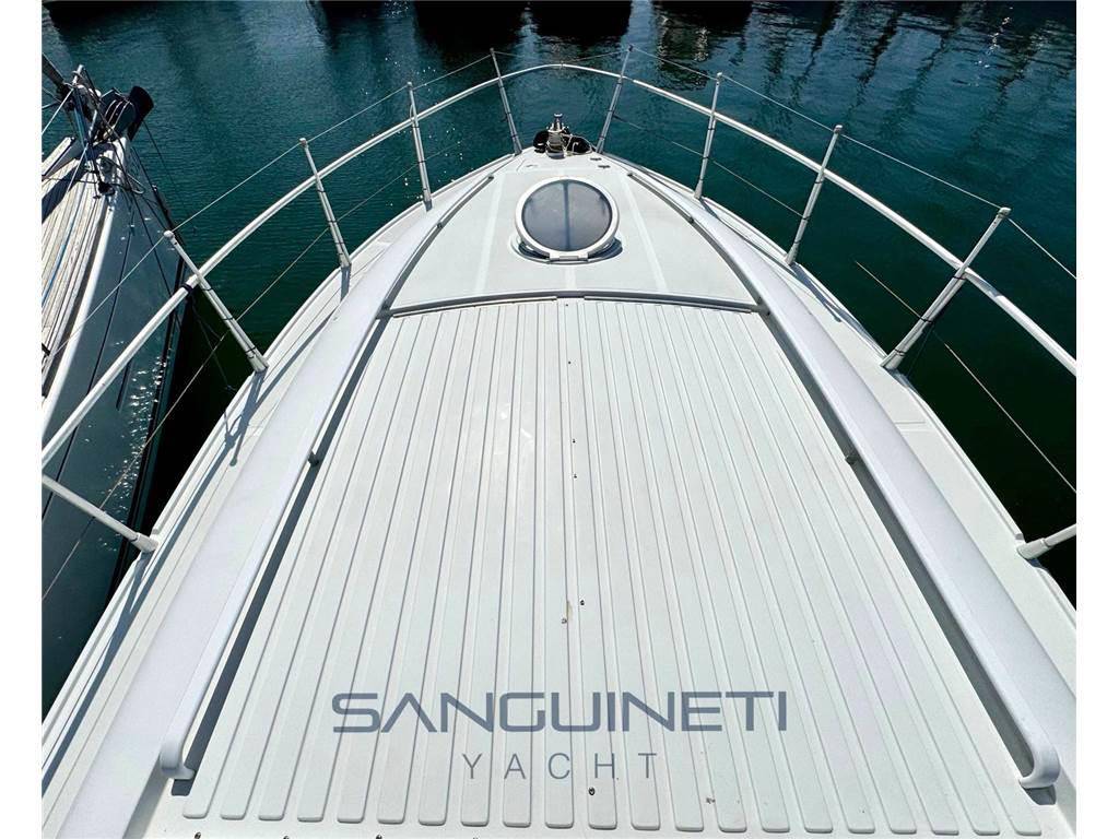 Pershing 38