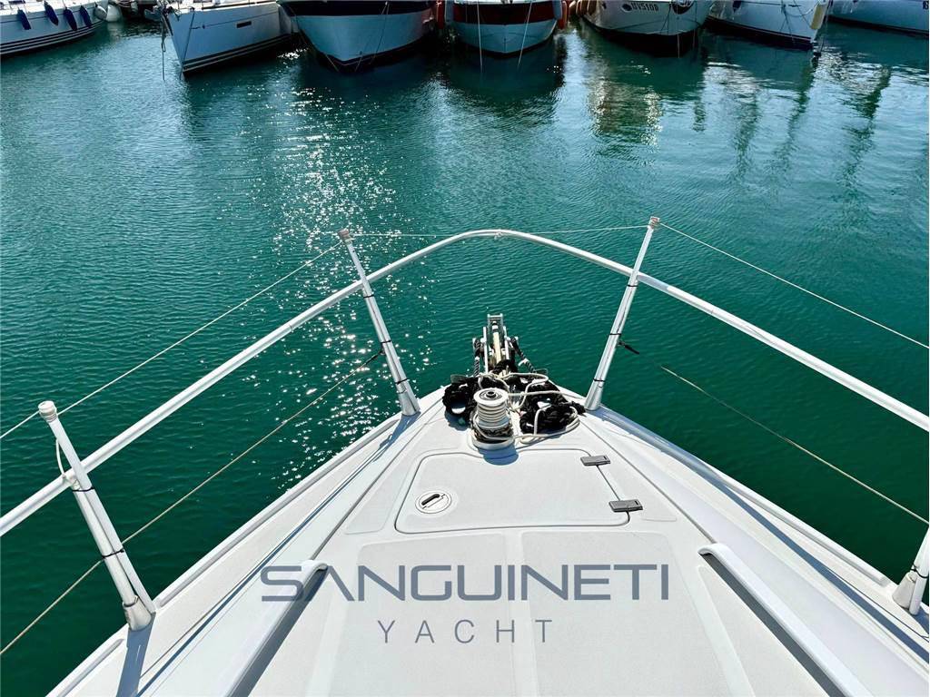 Pershing 38