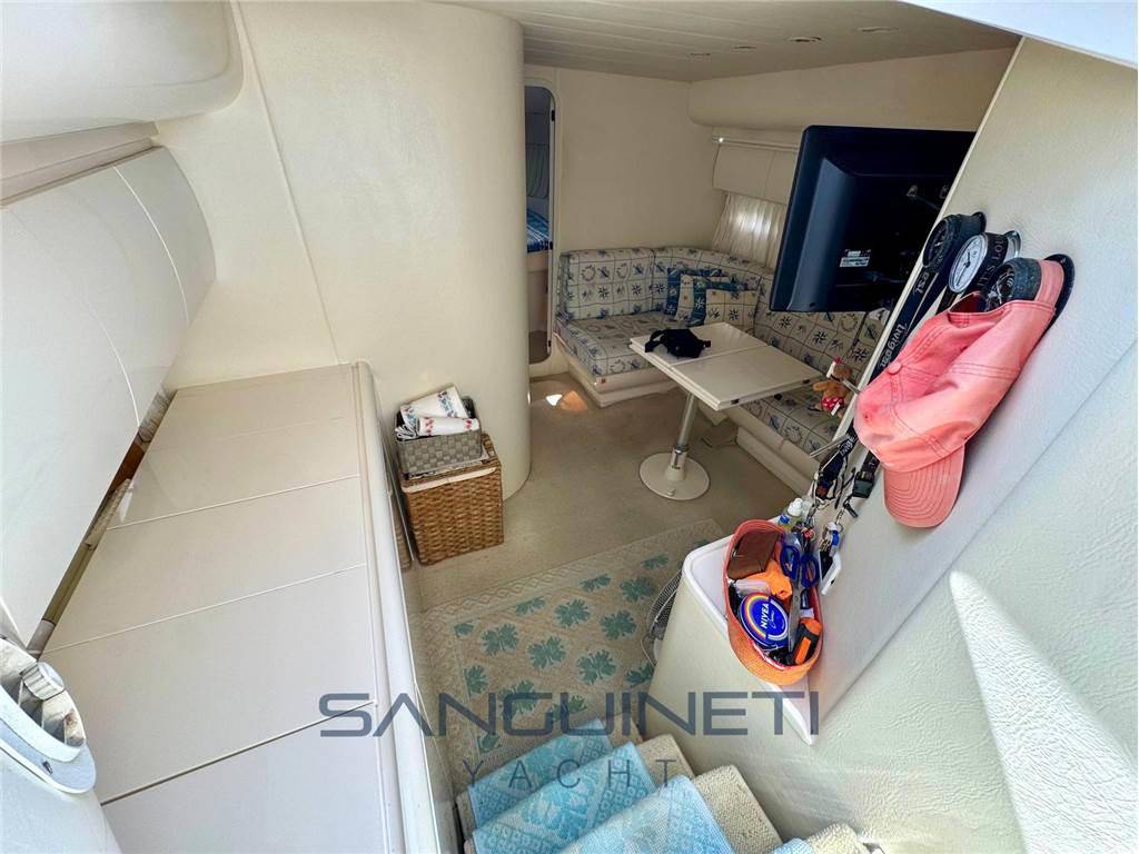 Pershing 38