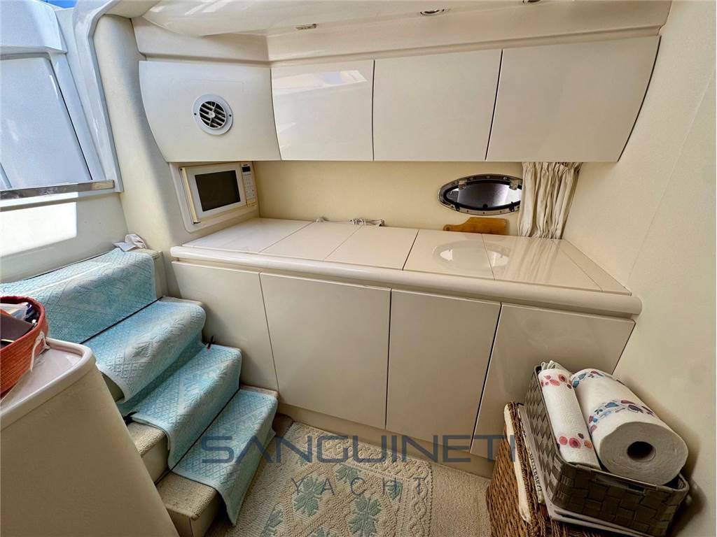 Pershing 38
