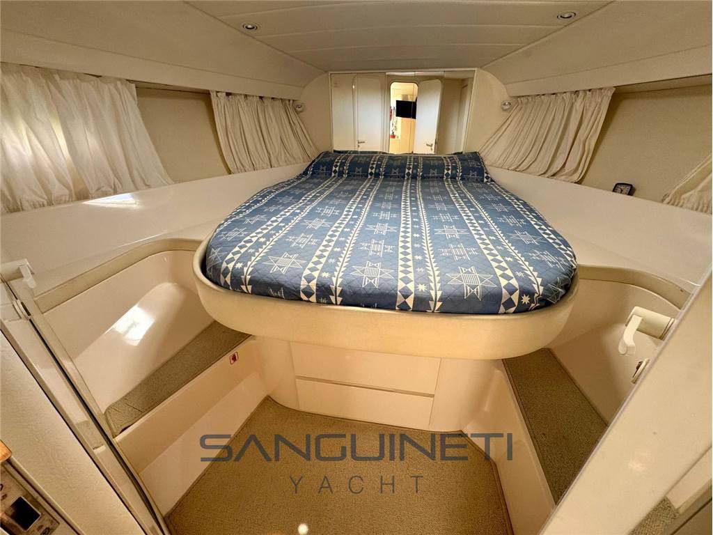 Pershing 38