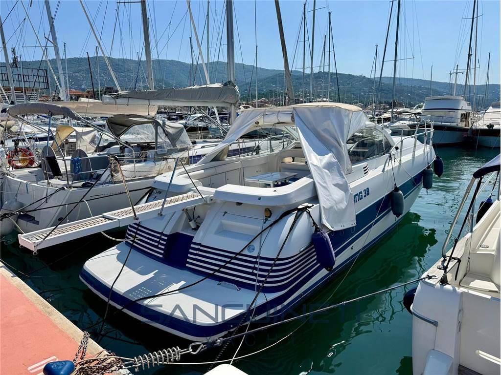 Pershing 38