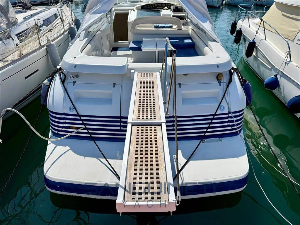 Pershing 38