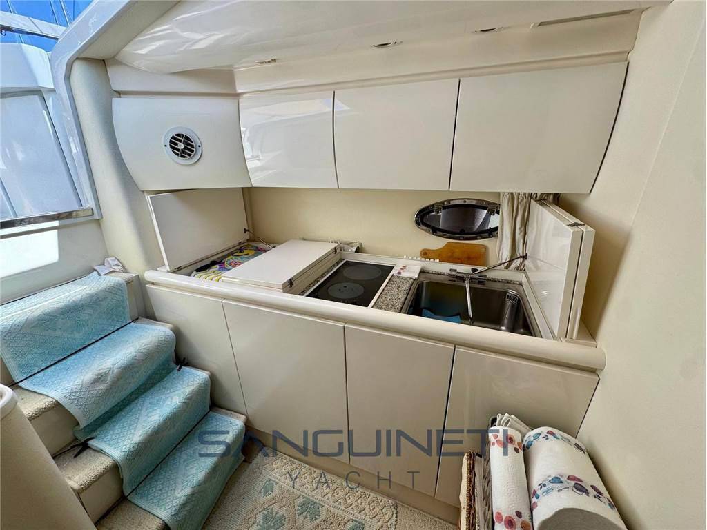 Pershing 38