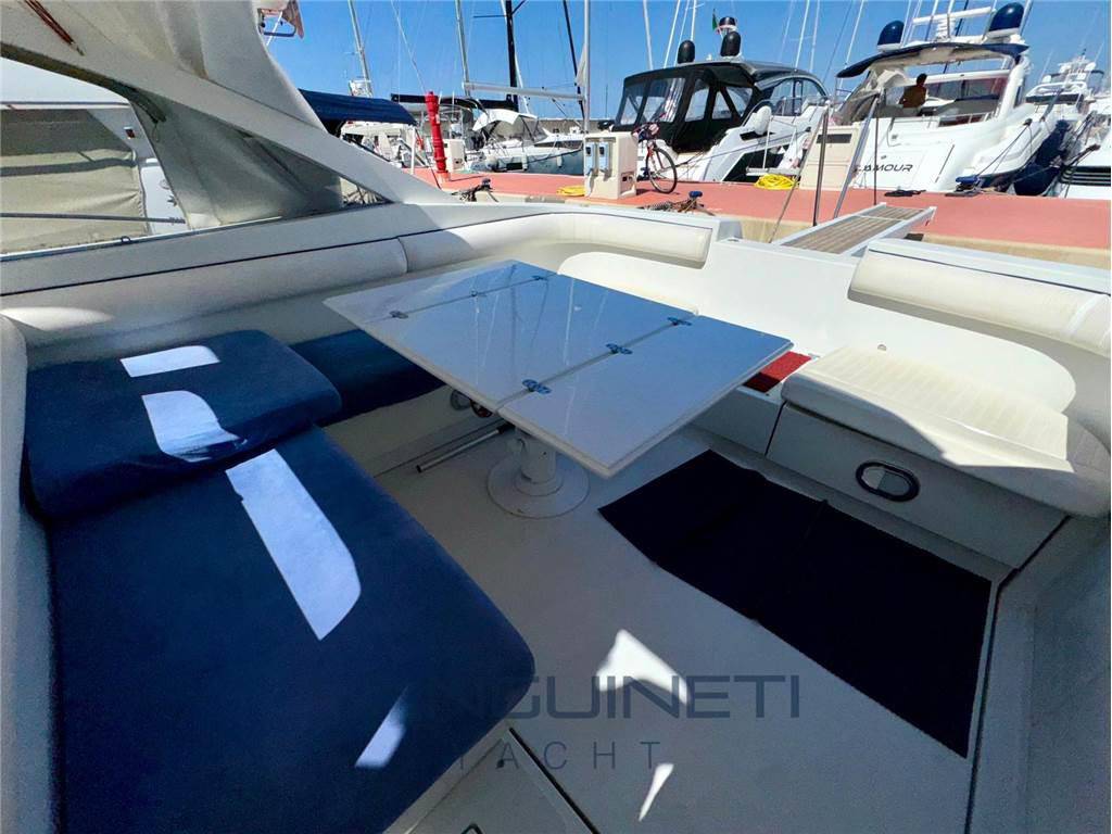 Pershing 38