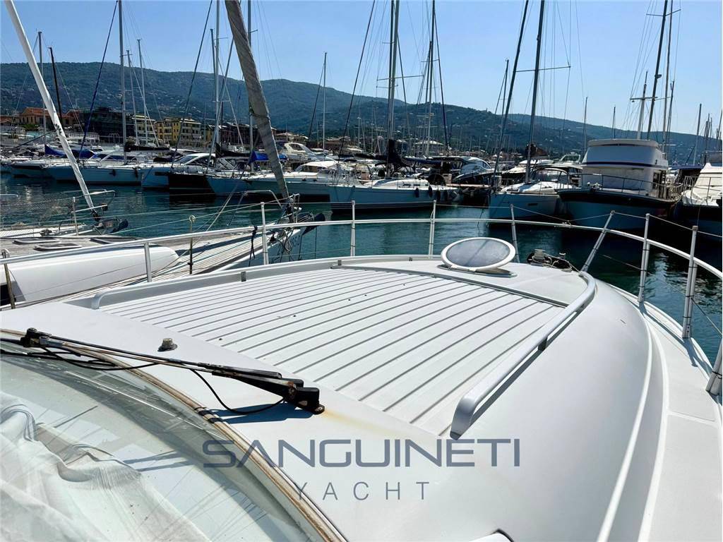 Pershing 38