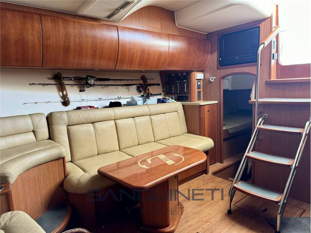 Luhrs 37 open