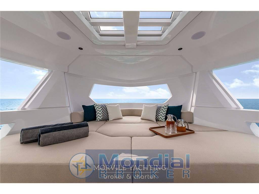Ferretti Infiynito 90