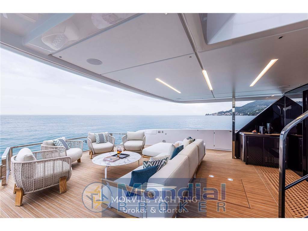 Ferretti Infiynito 90