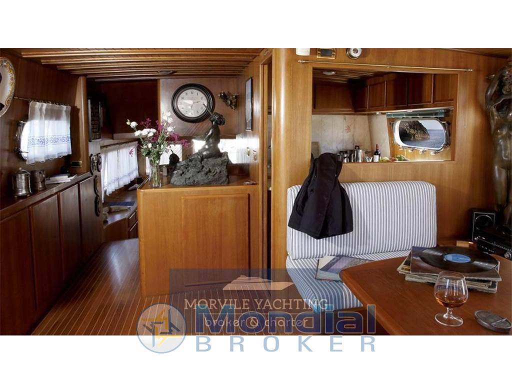 Cantiere nautico azzurro 21