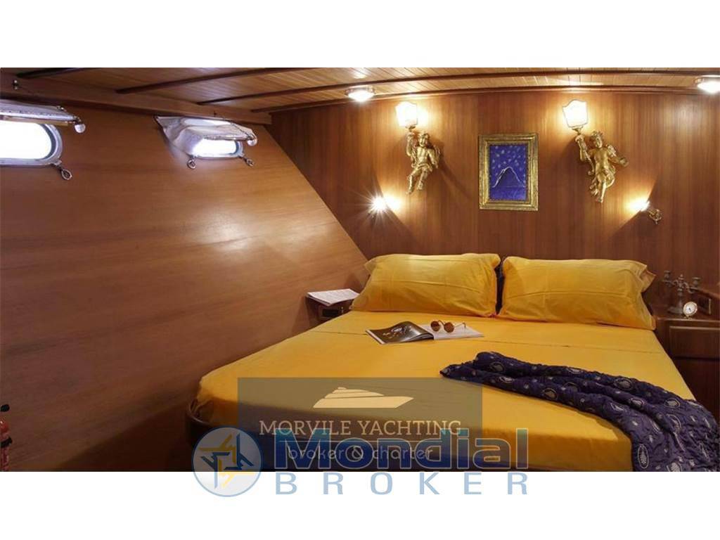 Cantiere nautico azzurro 21