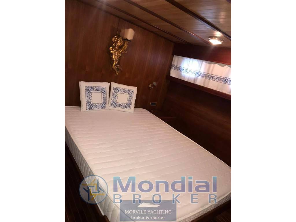 Cantiere nautico azzurro 21