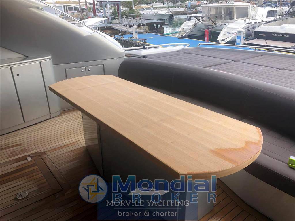 Pershing 76