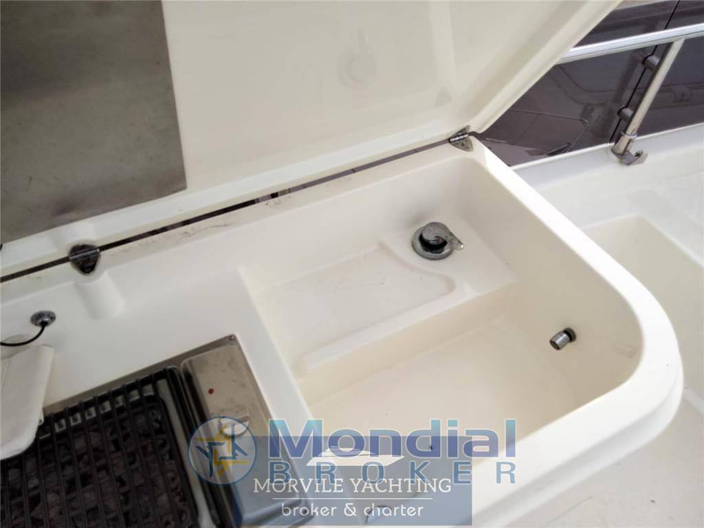 Ferretti yachts 592