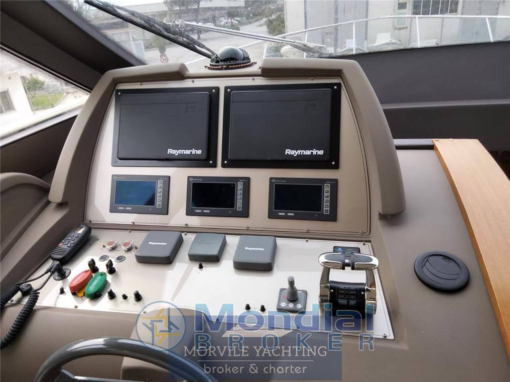 Ferretti yachts 592
