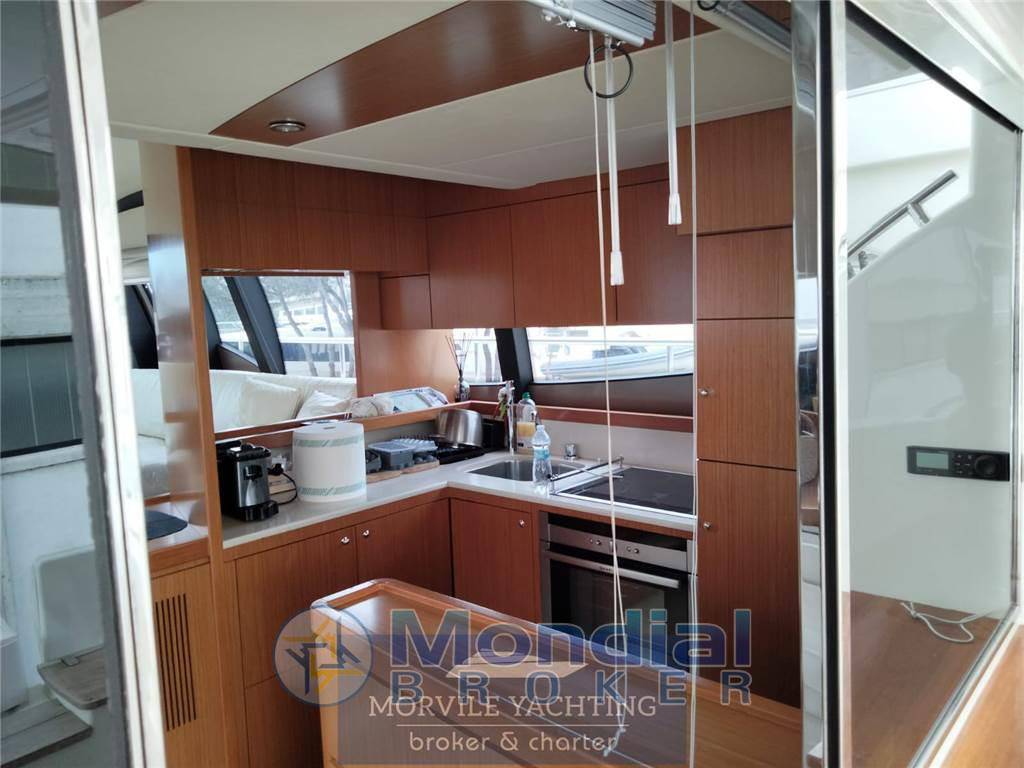 Ferretti yachts 592