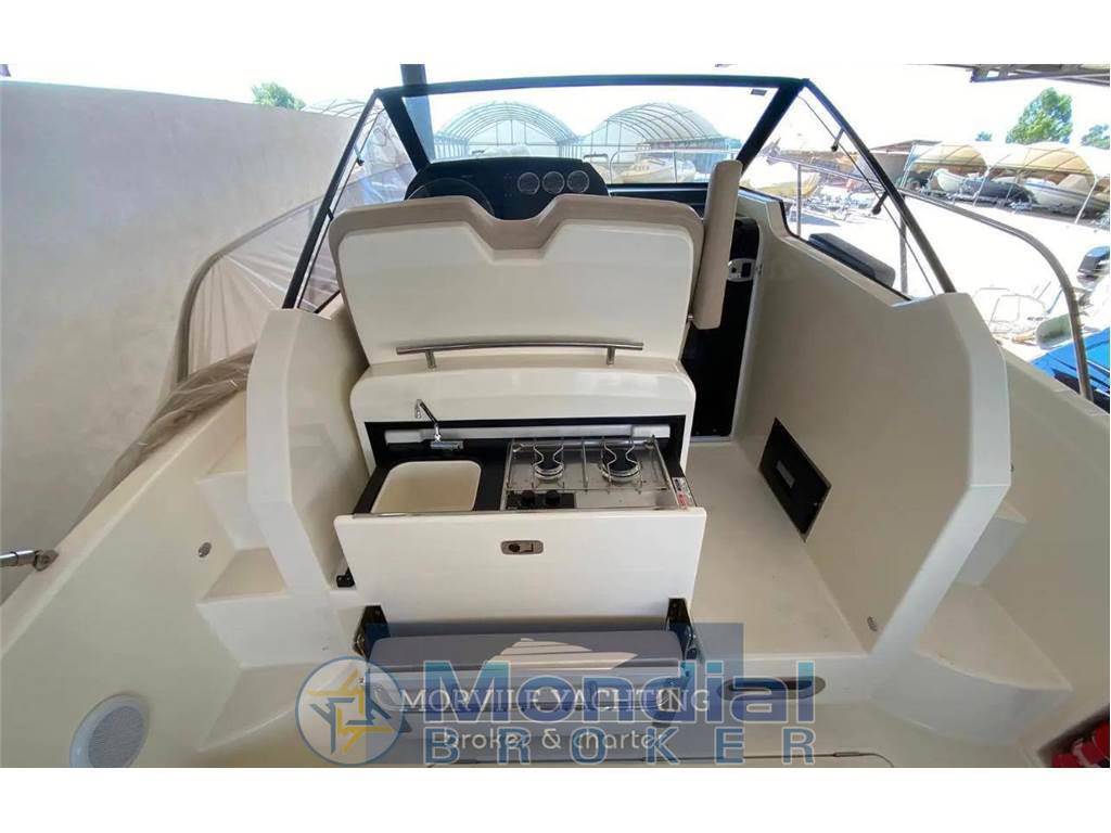 Quicksilver 875 sundeck
