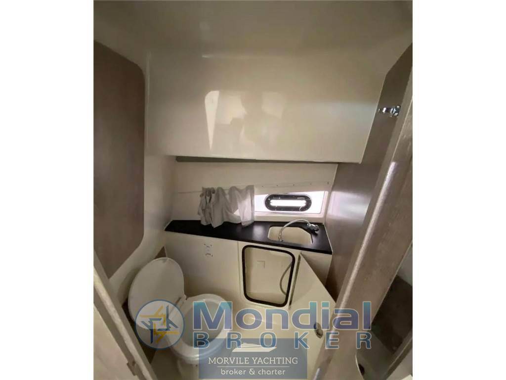 Quicksilver 875 sundeck