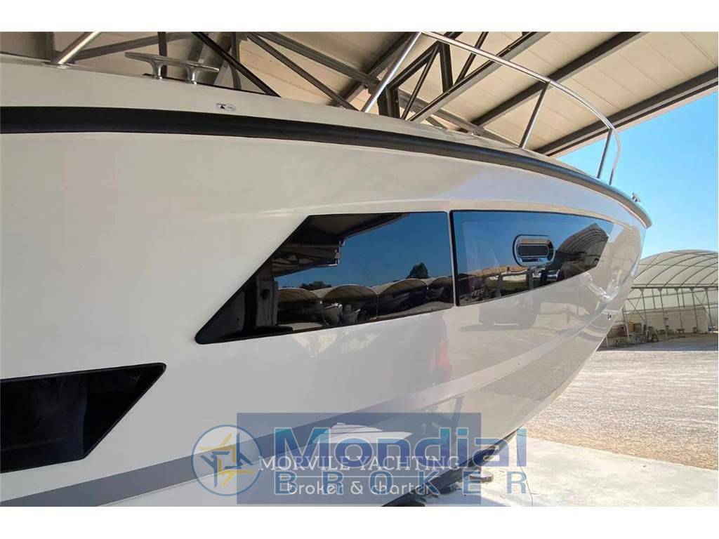 Quicksilver 875 sundeck
