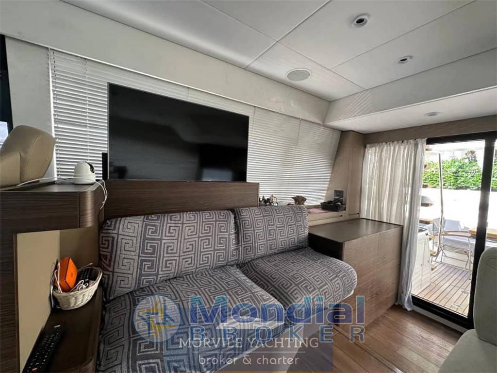 Ferretti yachts 500
