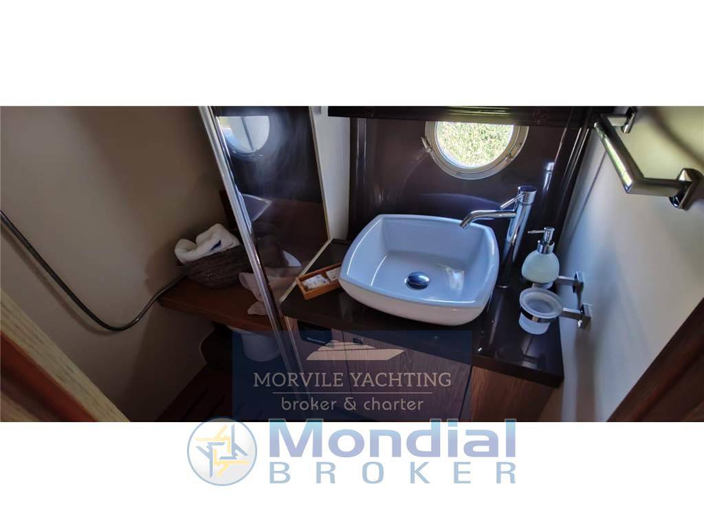 Sessa marine F42 flybridge