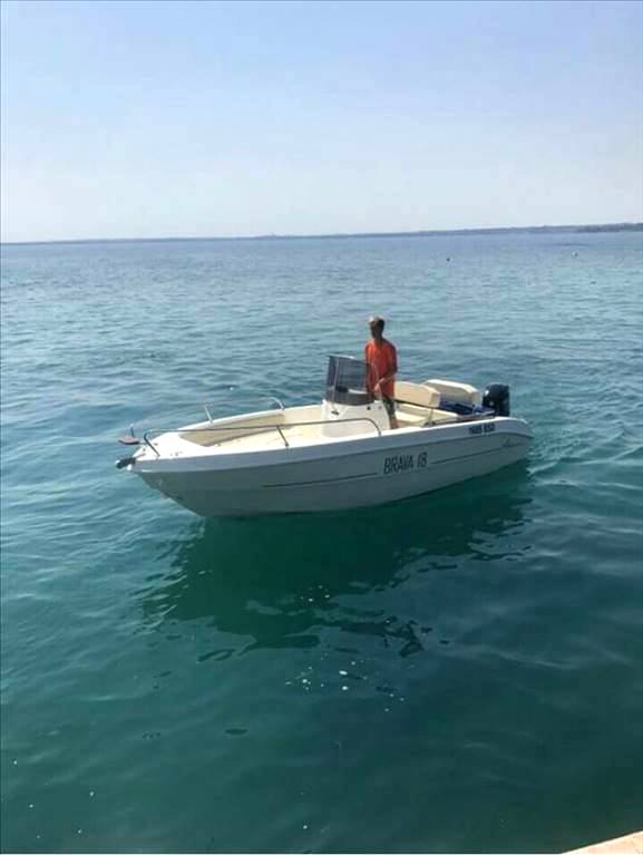 Noleggio rent mingolla Brava 18 senza patente sul lago di garda