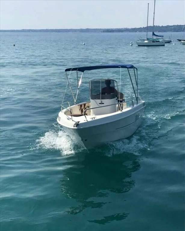 Noleggio rent mingolla Brava 18 senza patente sul lago di garda