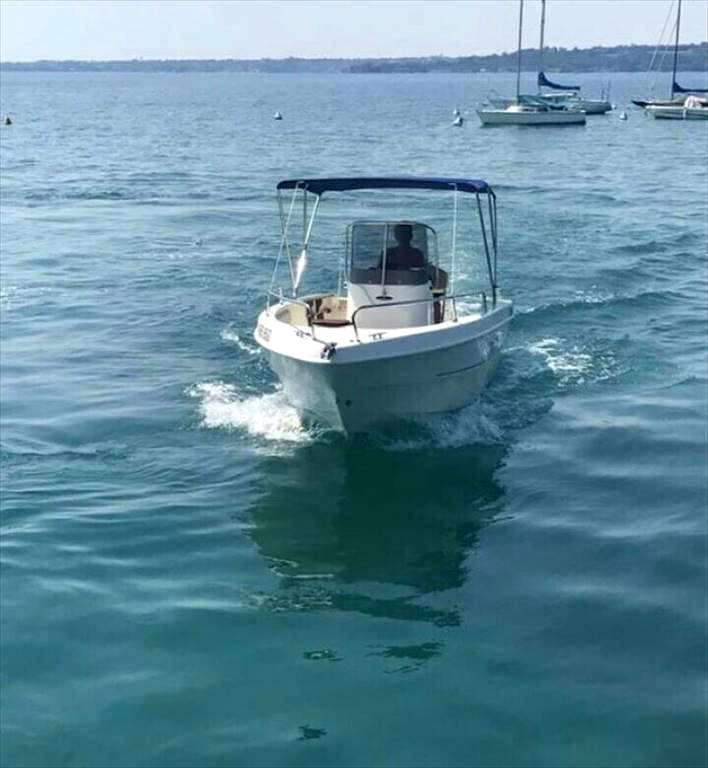 Noleggio rent mingolla Brava 18 senza patente sul lago di garda