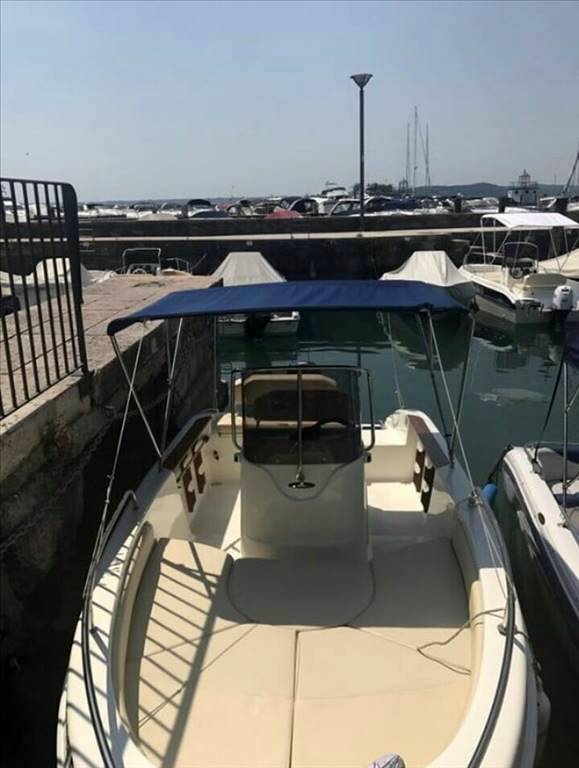 Noleggio rent mingolla Brava 18 senza patente sul lago di garda