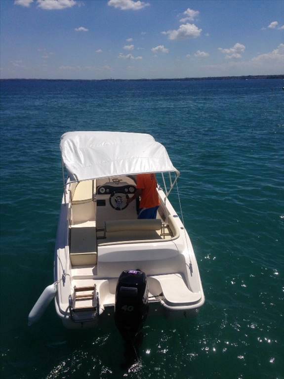 Noleggio rent as marine 570 open senza patente sul lago di garda