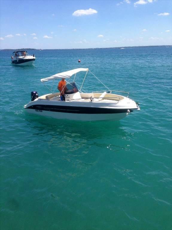 Noleggio rent as marine 570 open senza patente sul lago di garda