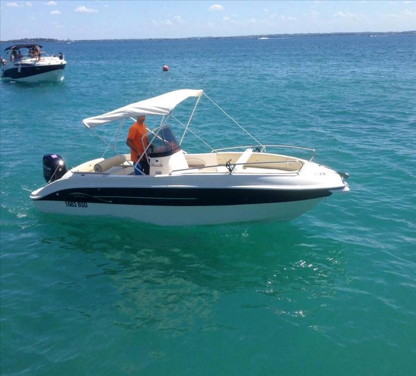 Noleggio rent as marine 570 open senza patente sul lago di garda