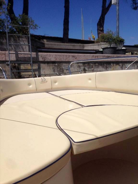 Noleggio rent as marine 570 open senza patente sul lago di garda