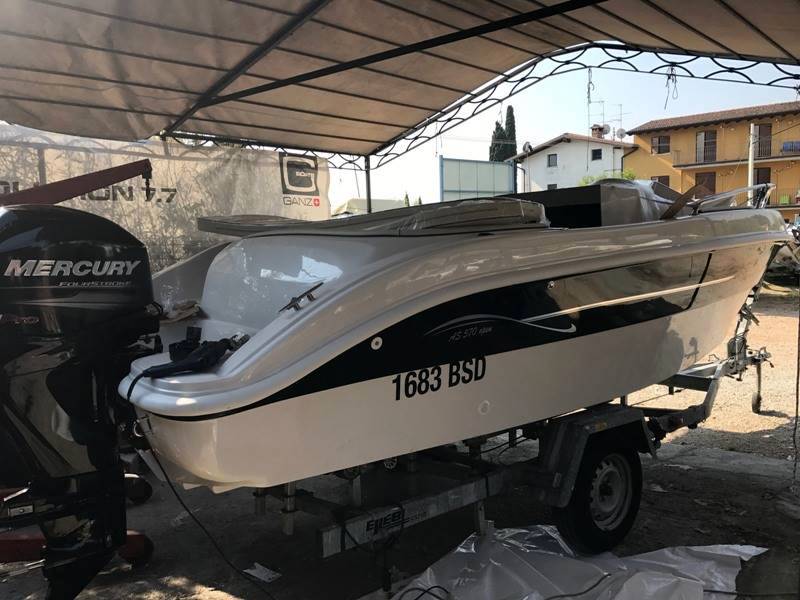 Noleggio rent as marine 570 open senza patente sul lago di garda