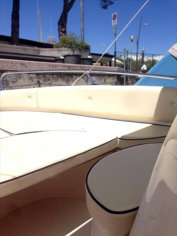 Noleggio rent as marine 570 open senza patente sul lago di garda