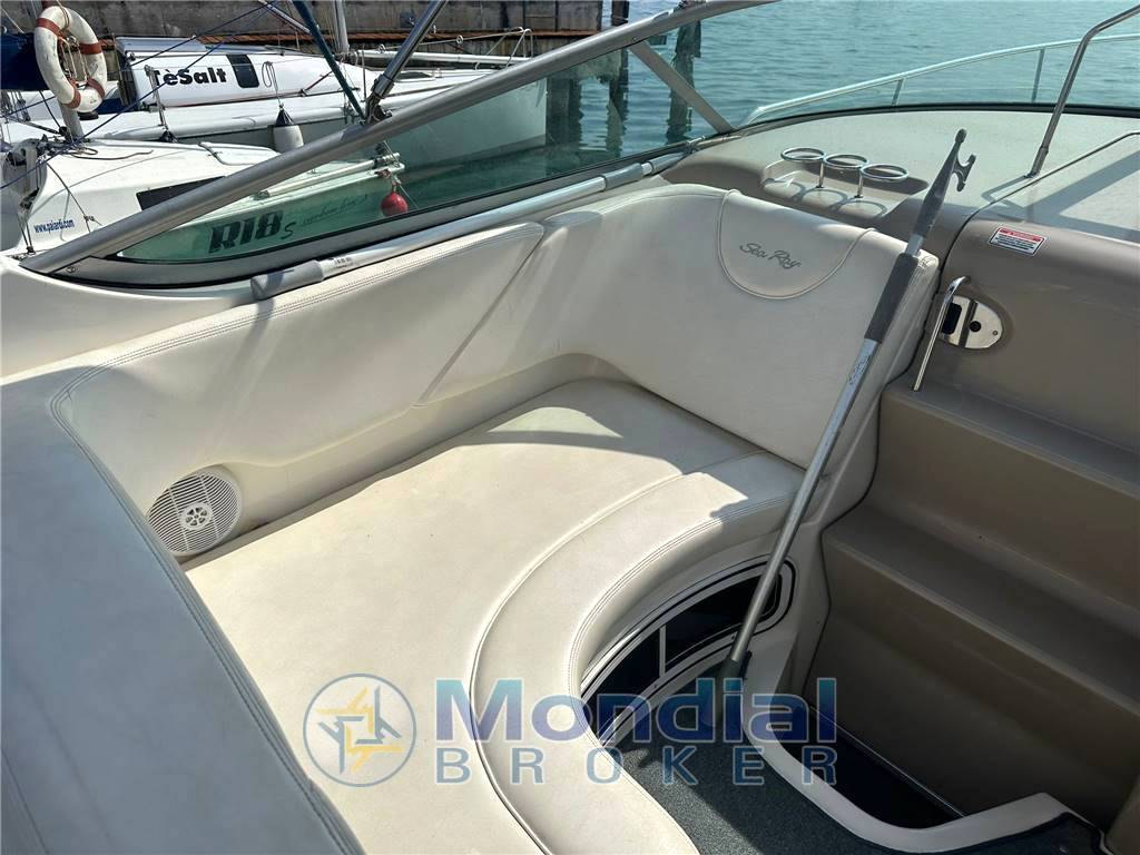 Noleggio rent sea ray Sundancer 315 con patente sul lago di ga