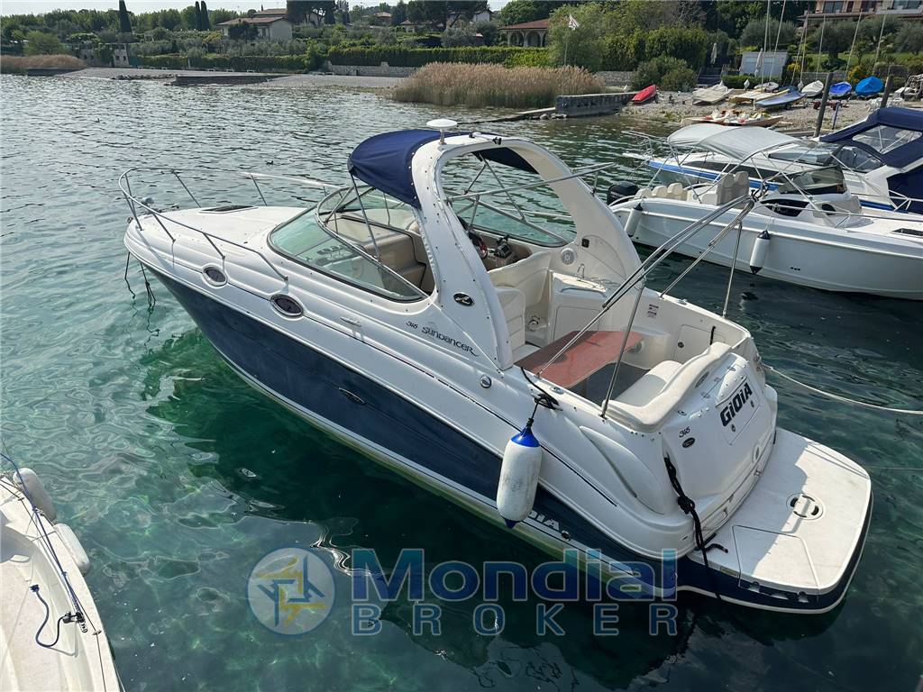 Noleggio rent sea ray Sundancer 315 con patente sul lago di ga