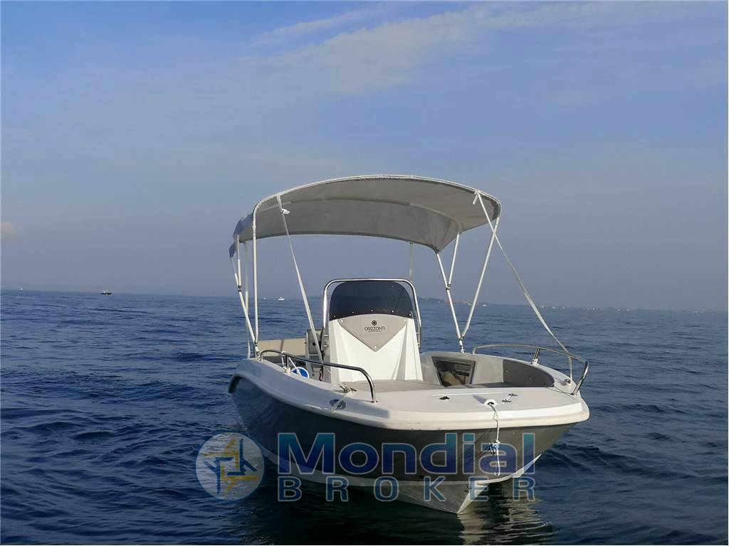 Noleggio rent charter Andromeda 580 - senza patente