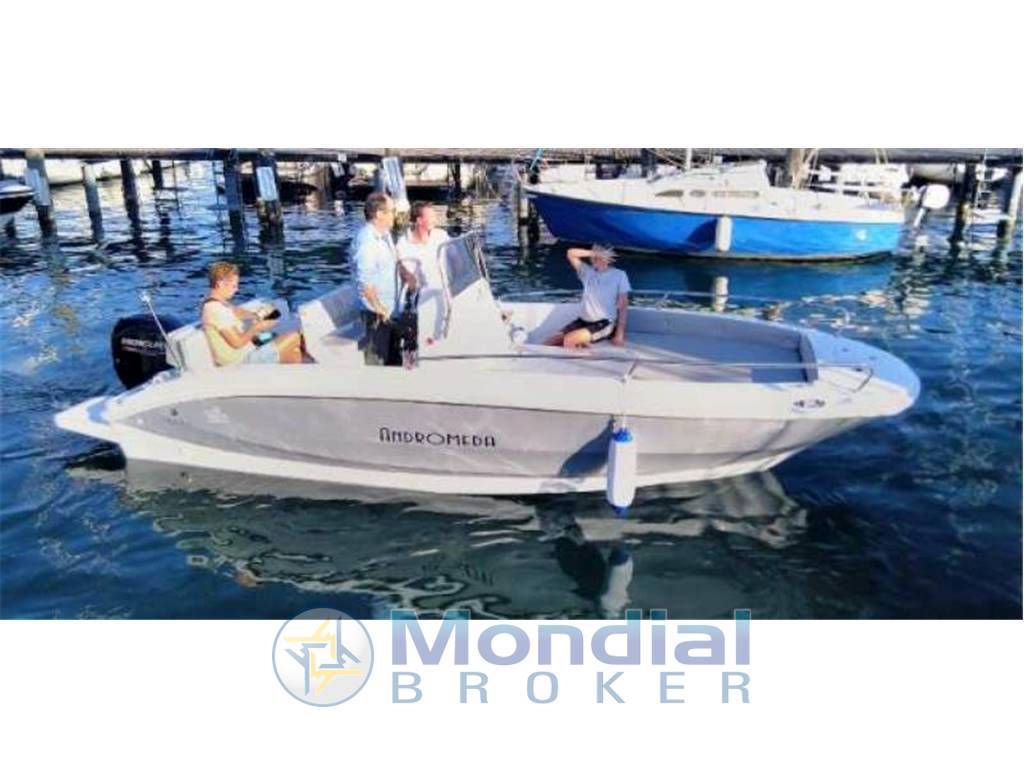 Noleggio rent charter Andromeda 580 - senza patente