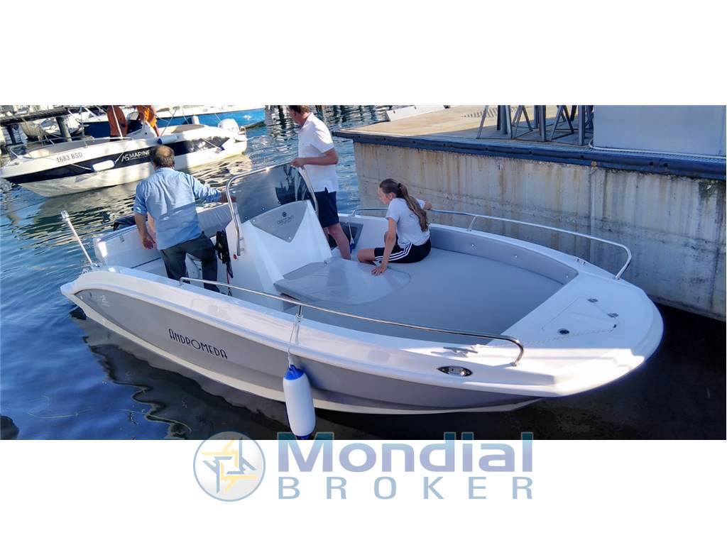 Noleggio rent charter Andromeda 580 - senza patente