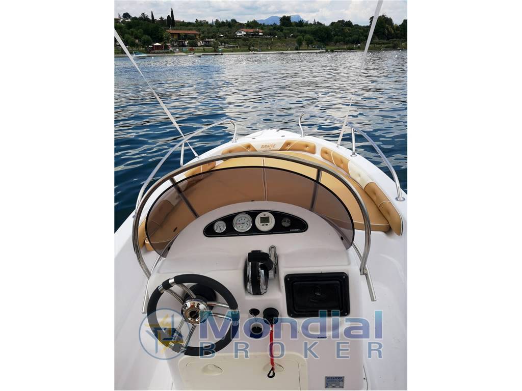 Noleggio rent charter Ranieri shark 19 - senza patente