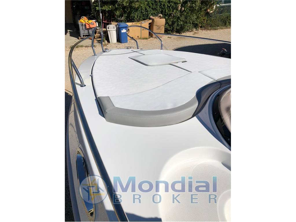 Noleggio rent charter Juno 590 - con patente