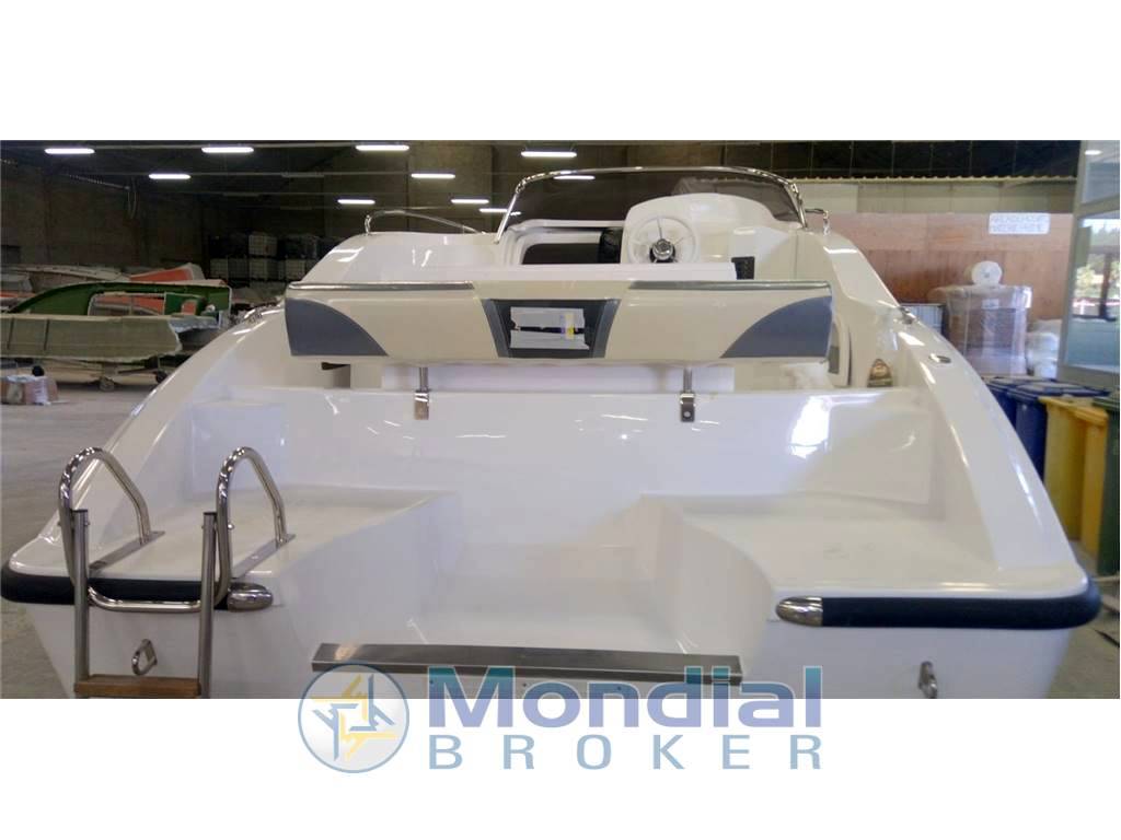 Noleggio rent charter Juno 590 - con patente