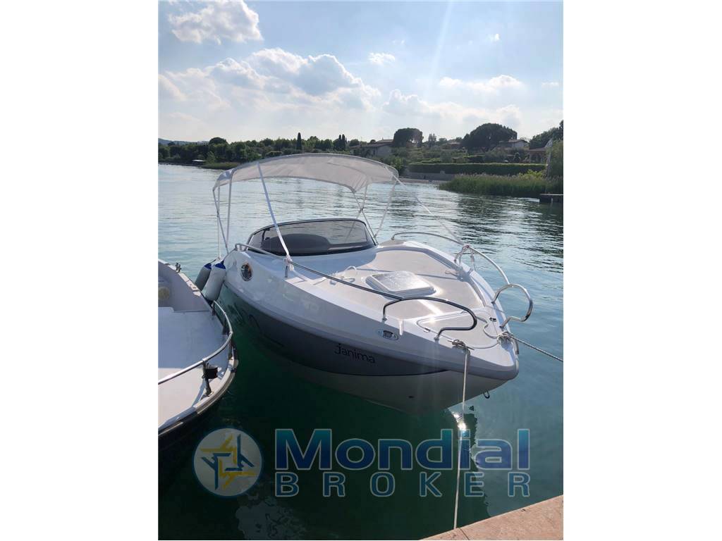 Noleggio rent charter Juno 590 - con patente