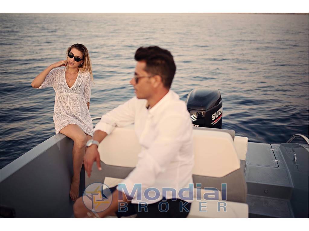 Noleggio rent charter Ayros xa 24 walkaround - con patente