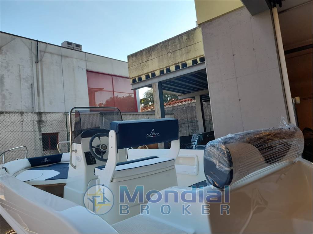 Allegra 18 open