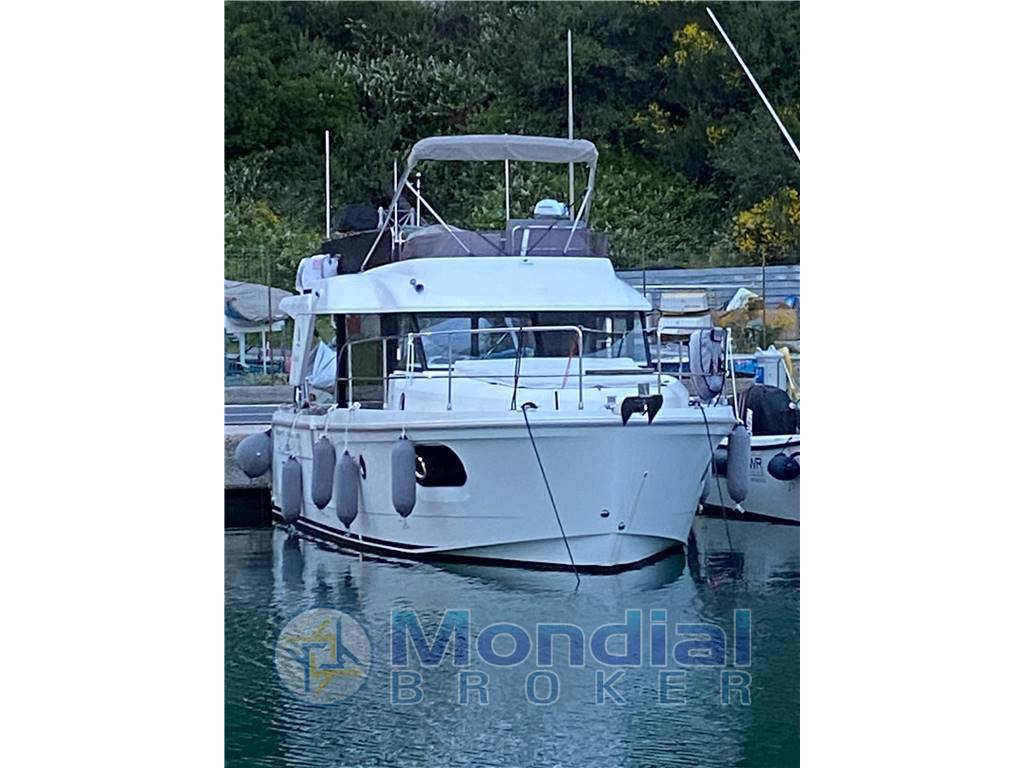 Beneteau Swift trawler 30 - flybridge
