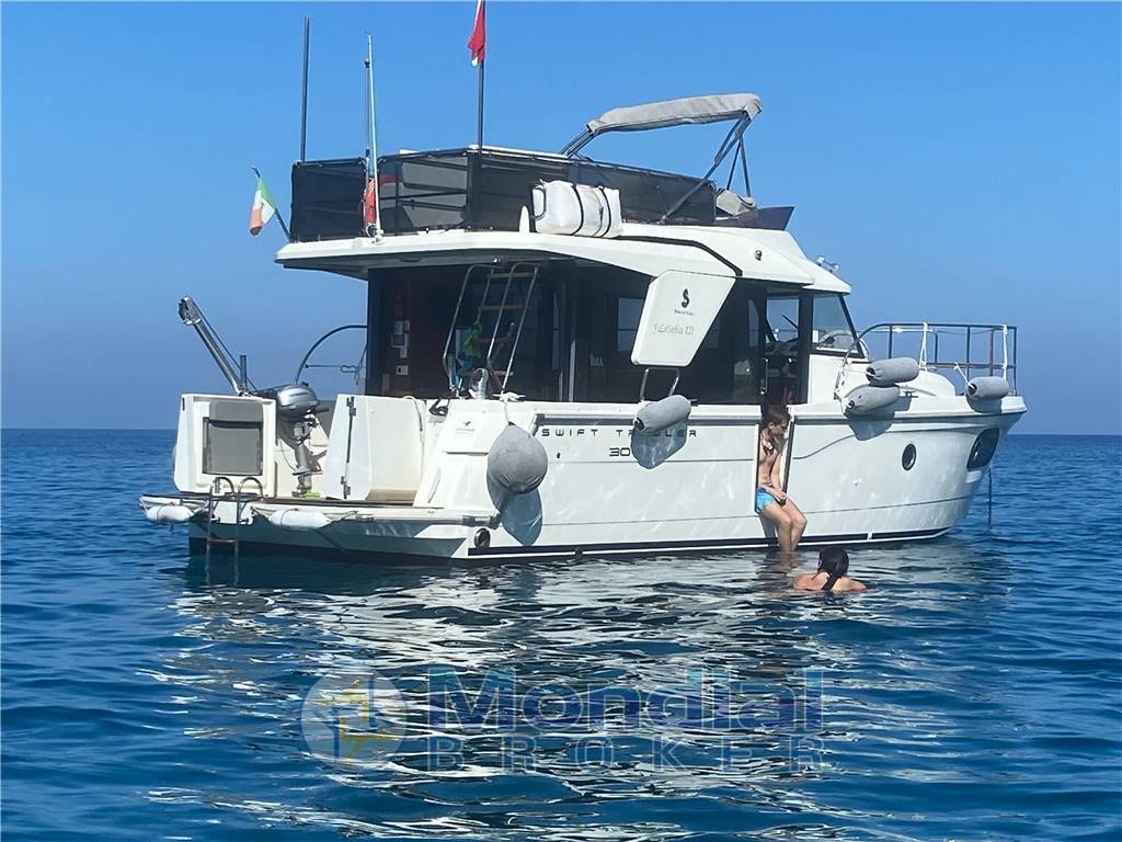 Beneteau Swift trawler 30 - flybridge