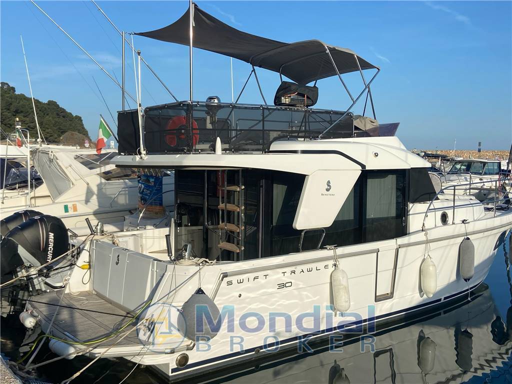 Beneteau Swift trawler 30 - flybridge