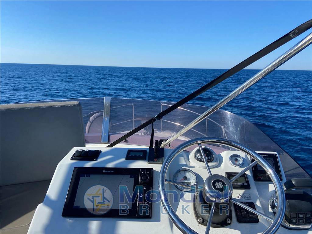 Beneteau Swift trawler 30 - flybridge